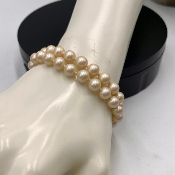 Givenchy Signed Double Strand 6mm Faux Pearl Gold Tone Logo Clasp Bracelet 1977 - Picture 3 of 8